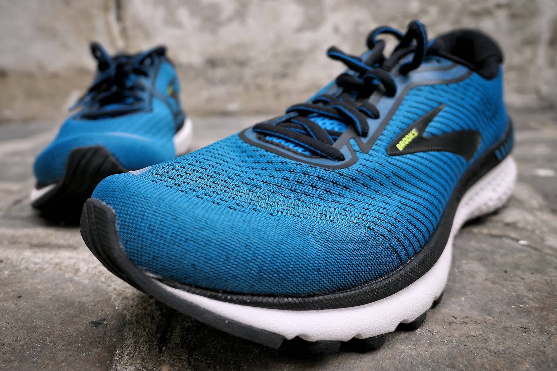 La Brooks Adrenaline 20 dispose d'un tissu assez classique