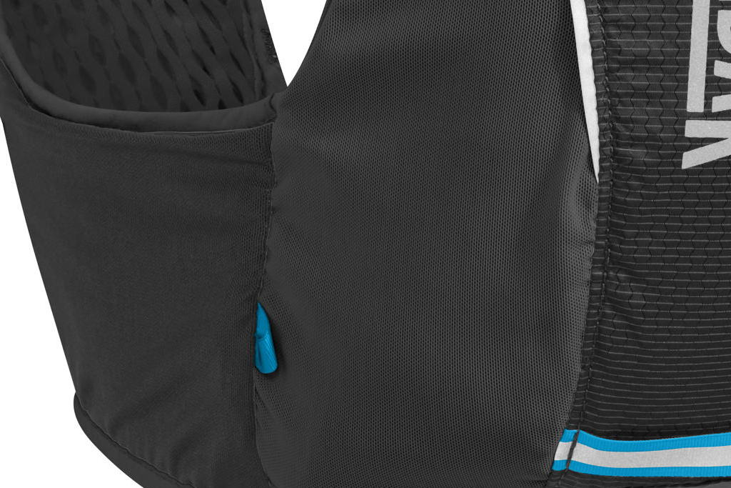 Les poches latérales et dorsales du Camelbak Ultra Pro