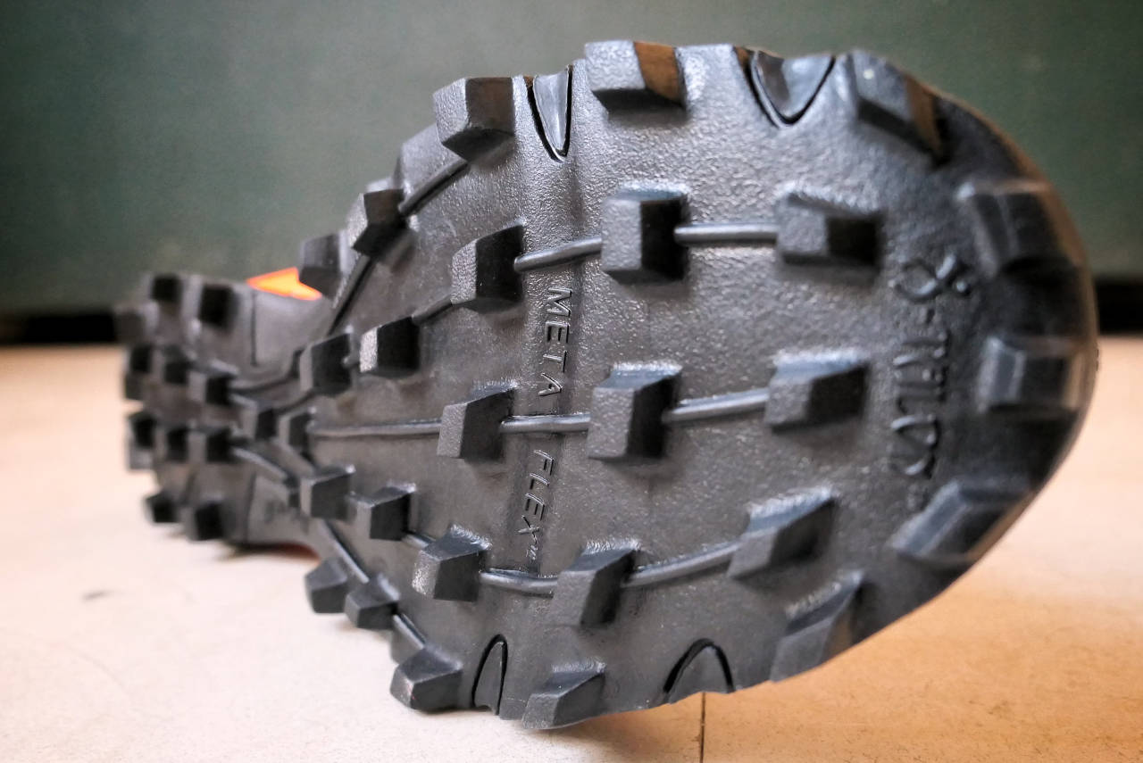 Les crampons de la X-Talon G 235