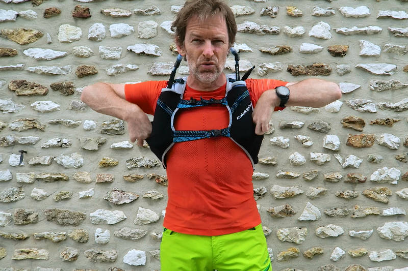 Fourni avec 2 flasques de 600ml