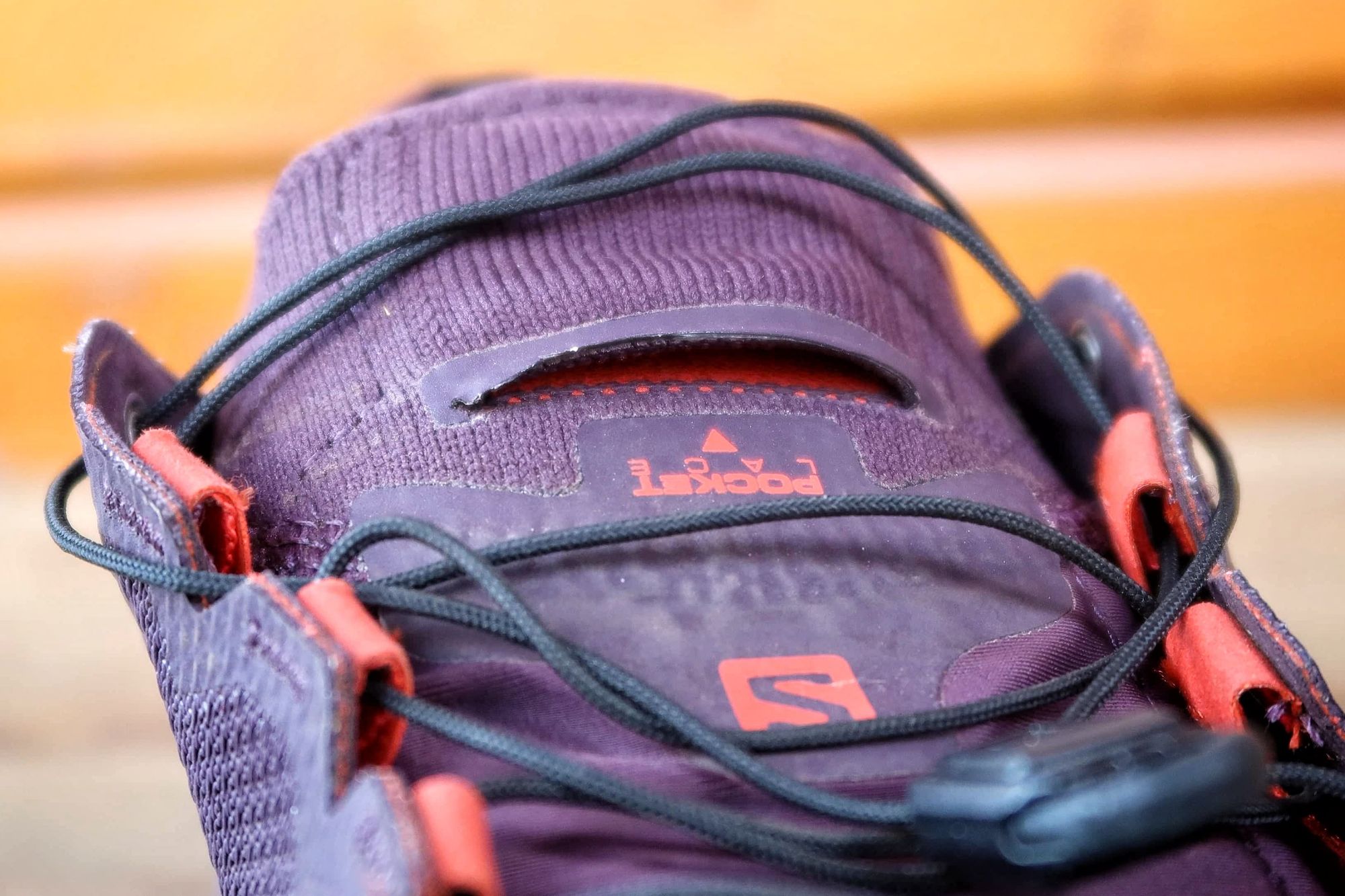 Le languette de la Salomon S/Lab Ultra 3 avec le système de rangement du quicklace