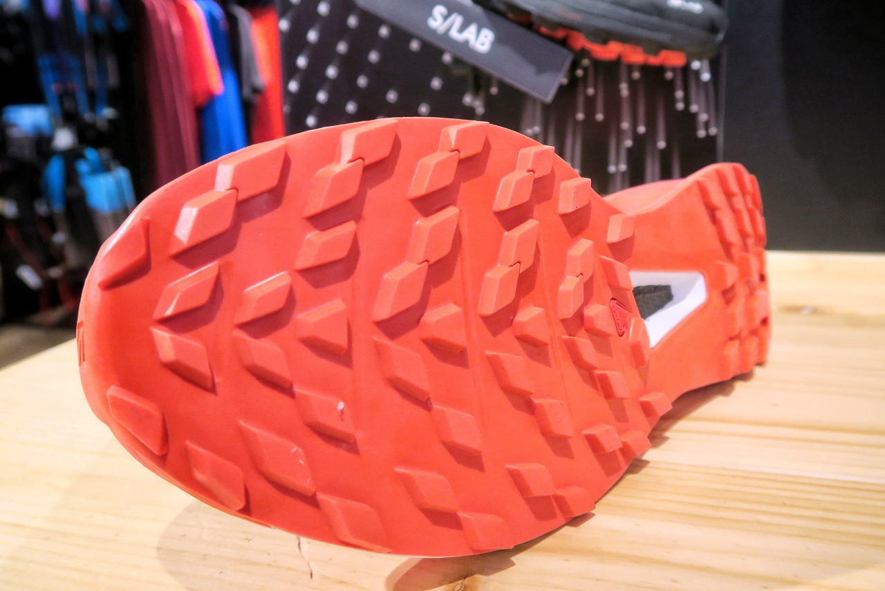 Les crampons de la Salomon Slab Ultra 2