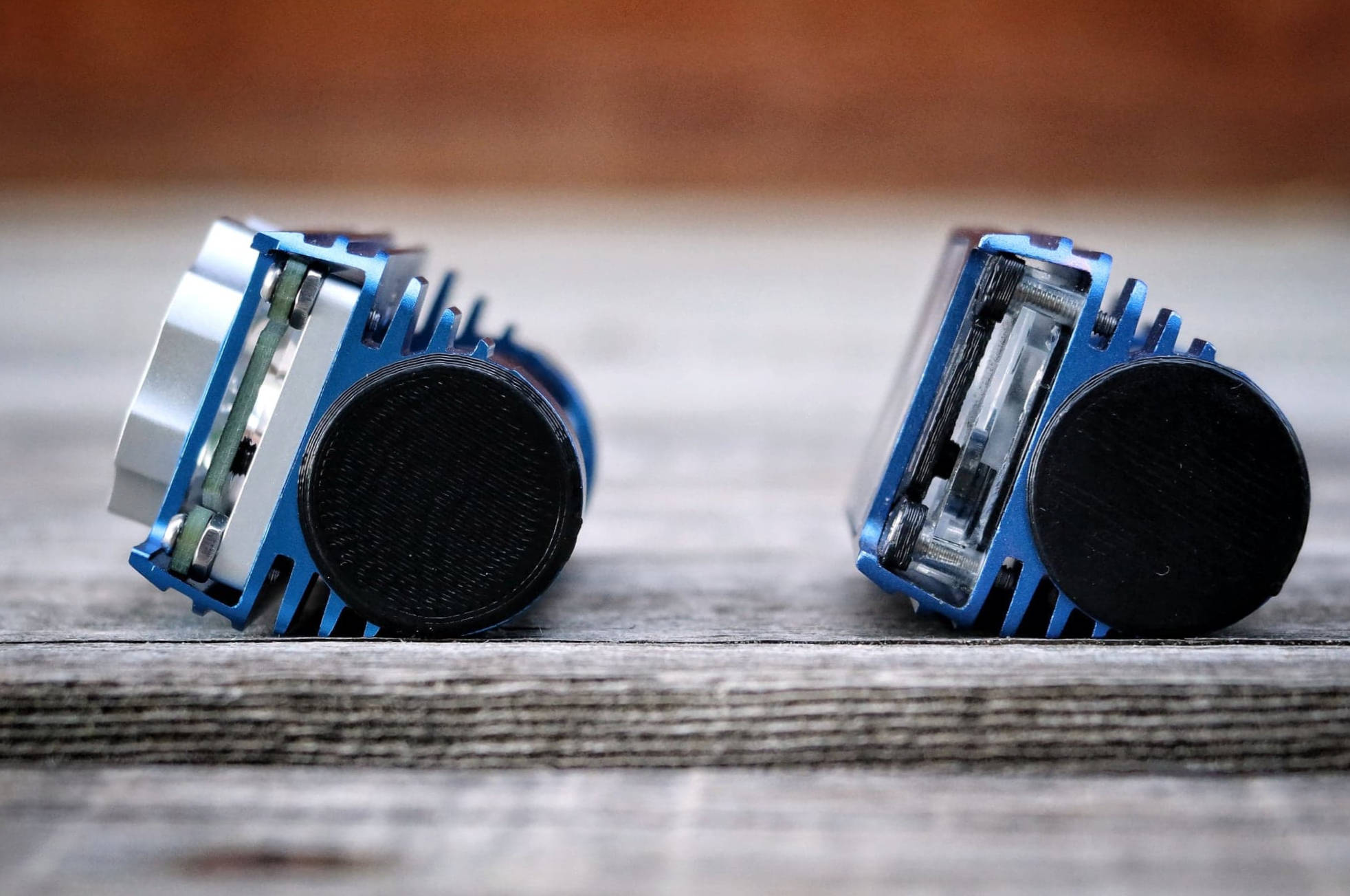 La Stoots Opalo 2 à gauche et la Kiska 2 à droite