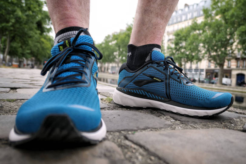Pose pendant un footing sur le Canal Saint-Martin - Paris