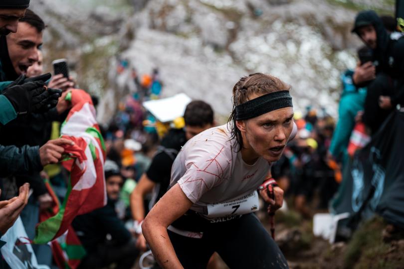 Tove Alexandersson dans la montée de Sancti Spiritu, Zegama 2026