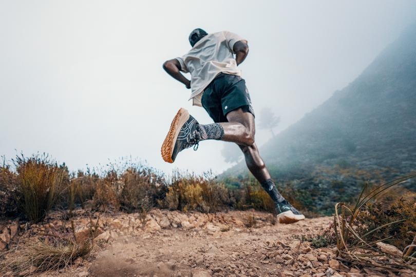 Un coureur en Asics BlazeBlast