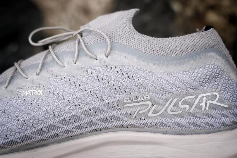 Salomon S/Lab Pulsar | zoom sur le tissu + logo matryx/pulsar