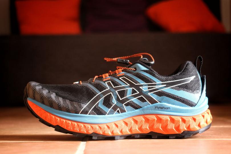 Asics Trabuco Max, le profil extérieur