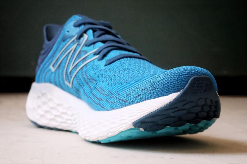 New Balance Fresh Foam 1080 V11, vue 3 quarts avant
