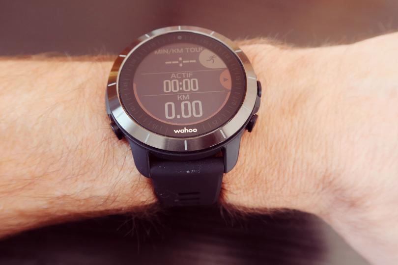 Wahoo Elemnt Rival au poignet