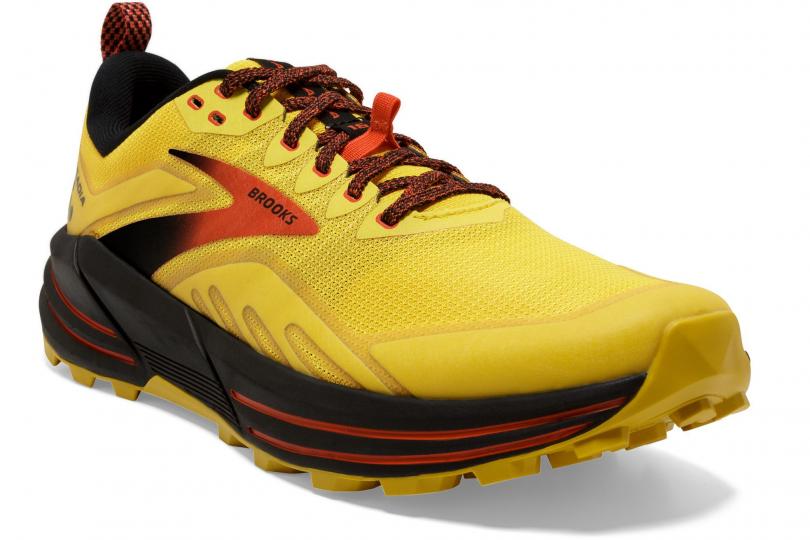 Brooks Cascadia 16, vue 2 quarts avant