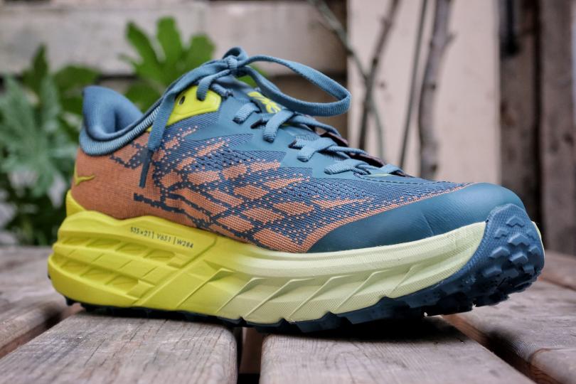 La Hoka SpeedGoat 5, vue de 3/4