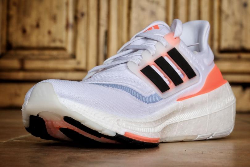 Le test des adidas UltraBoost Light, une nouvelle version convaincante