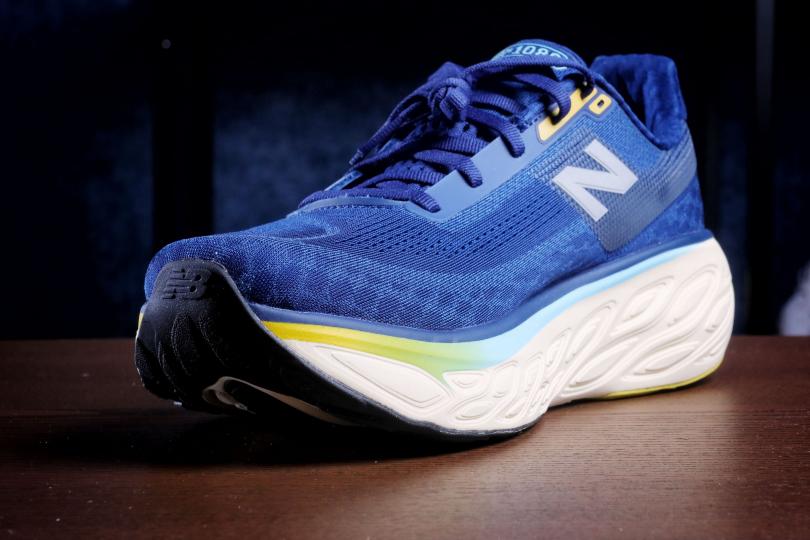 New Balance Fresh Foam 1080 V14, vue 3 quarts avant