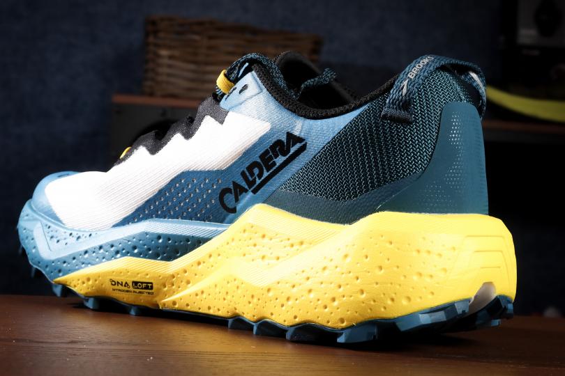 Brooks Caldera 8, vue 3/4 arrière