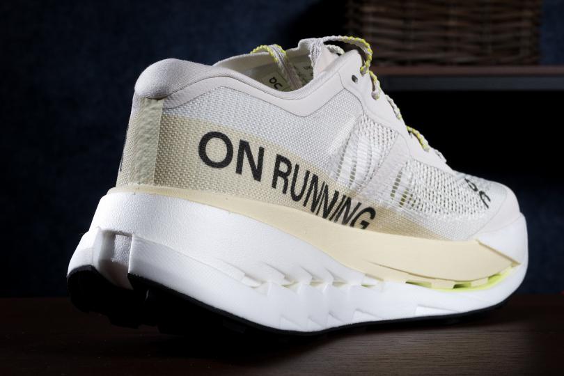 Le talon, la semelle de la On-Running Cloud Ultra Pro