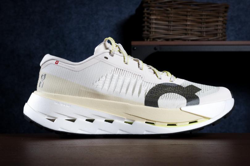 La On-Running Cloud Ultra Pro, vue latérale