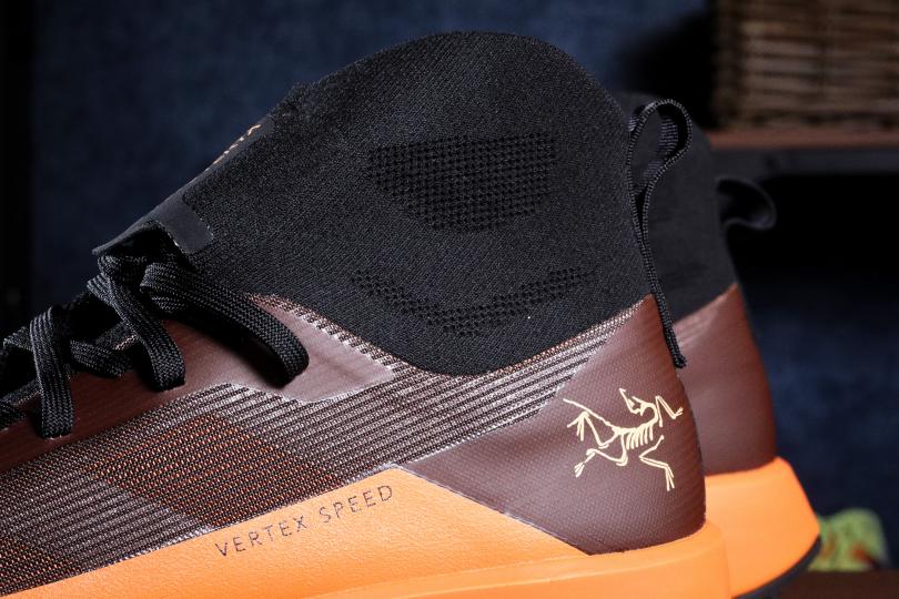 Zoom sur le talon et l'arrière des Arcteryx Vertex Speed