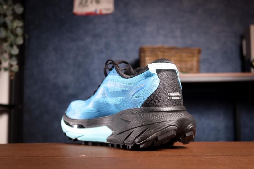 Vue arrière de la Hoka Mafate 5