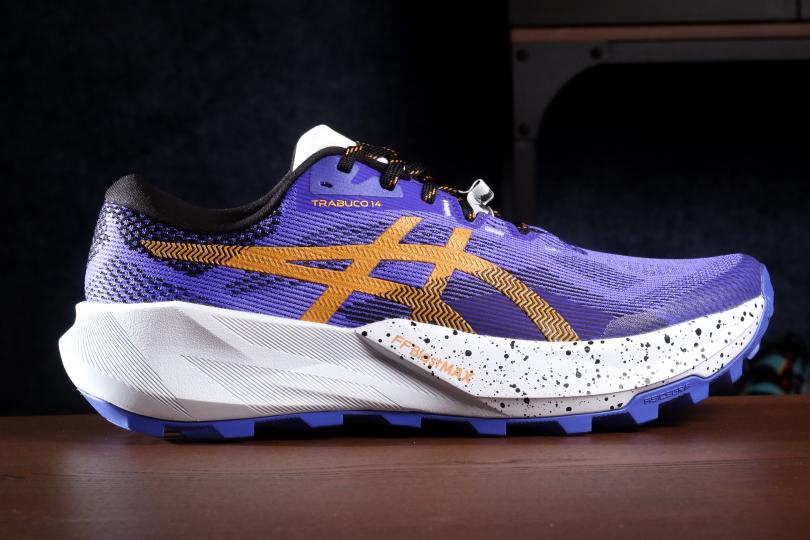 La Asics Trabuco 14 vue de profil