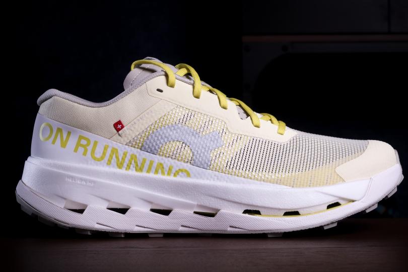 On Cloudultra 3 de profil