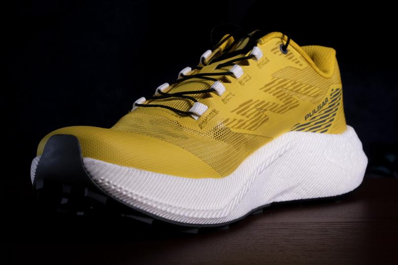 La Salomon Pulsar, vue 3/4 avant