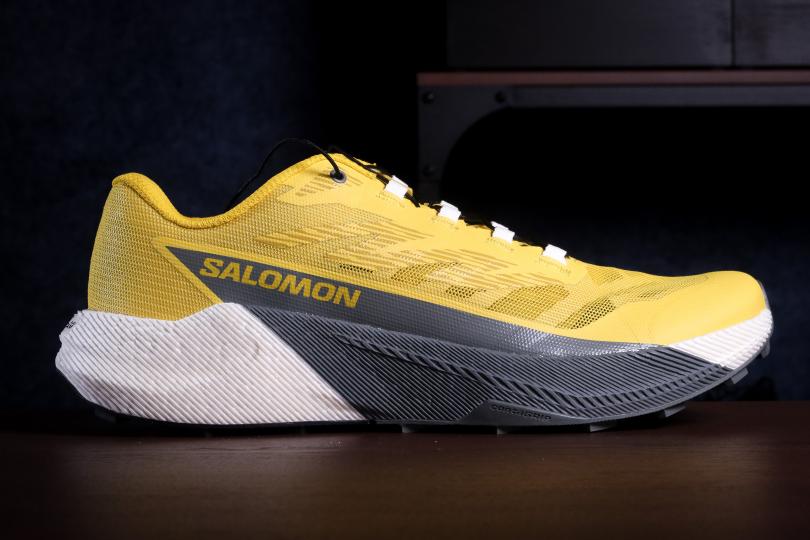 La Salomon Pulsar de profil