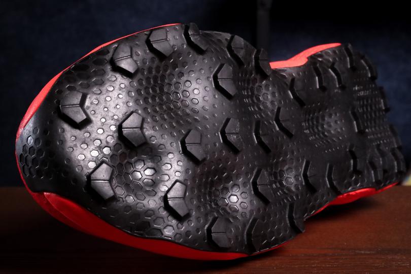 Les crampons fa&ccedil;on gauffre de la Salomon S/Lab Ultra Glide 1.5