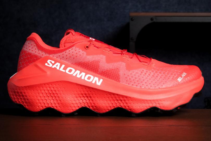 Vue de profil de la Salomon S/Lab Ultra Glide 1.5