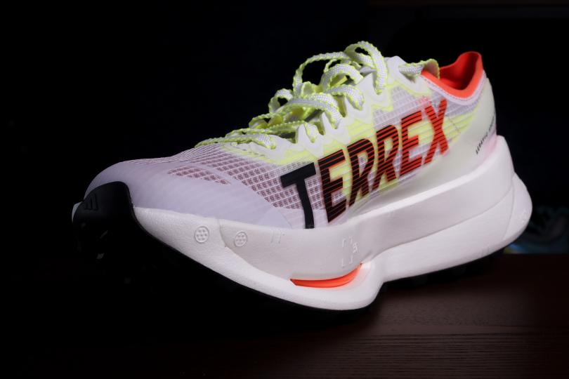 Adidas Terrex Agravic Speed Ultra 2, vue 3/4 avant