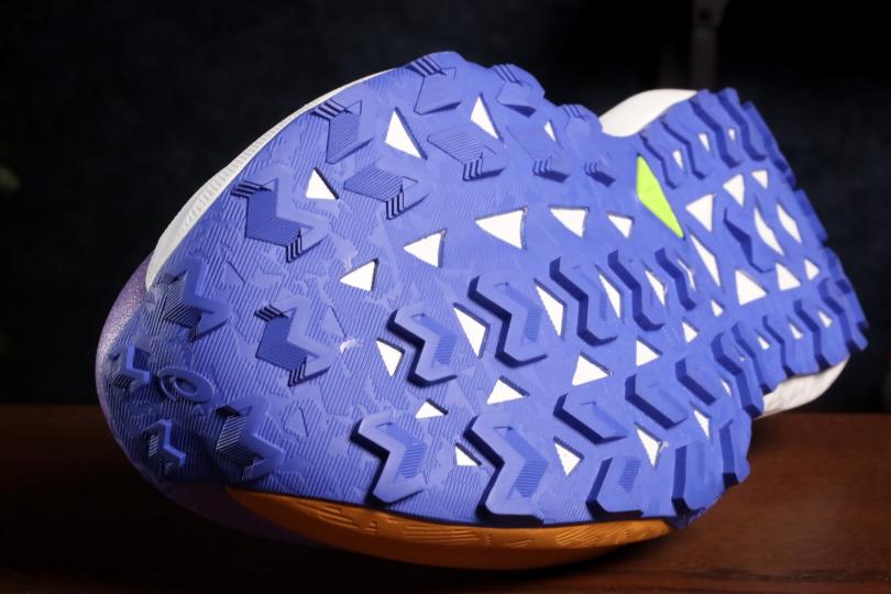 Les crampons Asics Grip des Asics Trabuco Max 5