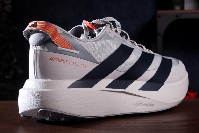 adidas adizero Evo SL ATR, vue 3/4 arri&egrave;re