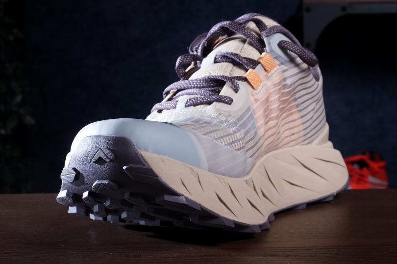 La NNormal Cad&iacute; de 3/4 avant