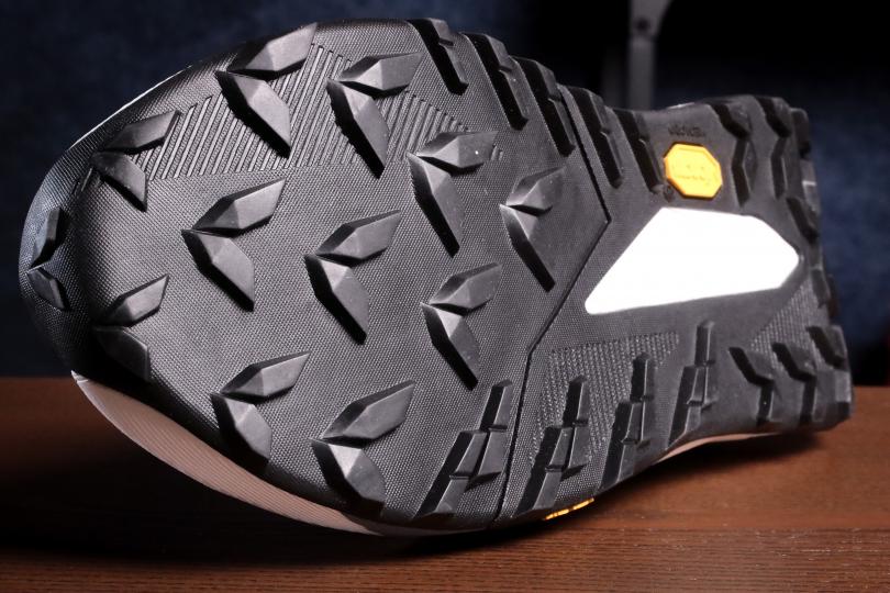 Les crampons des Kiprun Kipsummit Max en Vibram