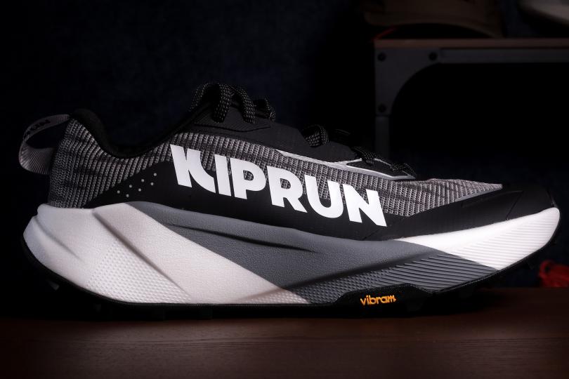 La Kiprun Kipsummit Max de profil