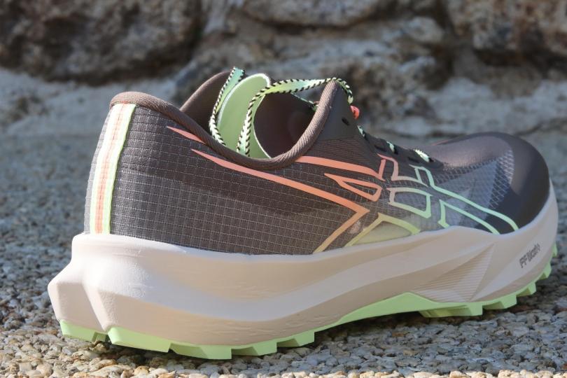 La Asics Fuji Lite 7 de 3/4 arri&egrave;re