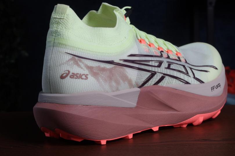 Asics MetaFuji Trail 2, vue arrière