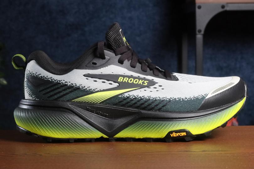 Journal du Trail : La Brooks Cascadia 20, vue de côté