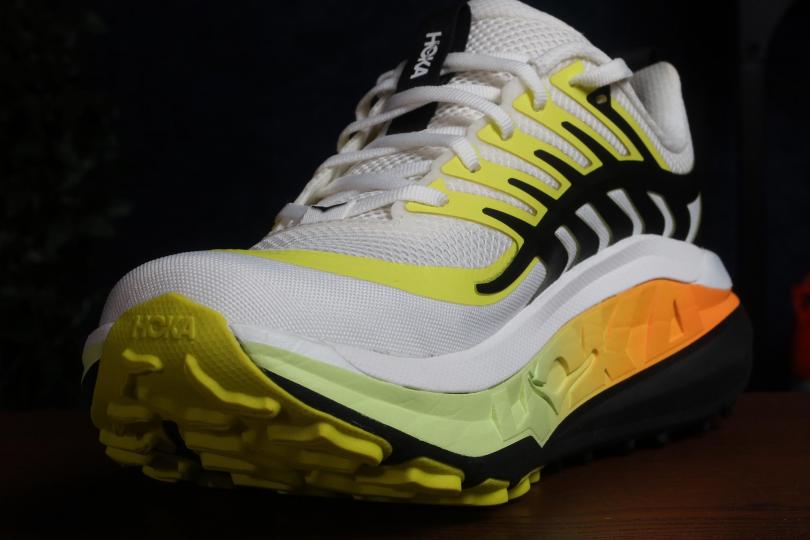 JDT, la Hoka Stinson 8 de 3/4 avant