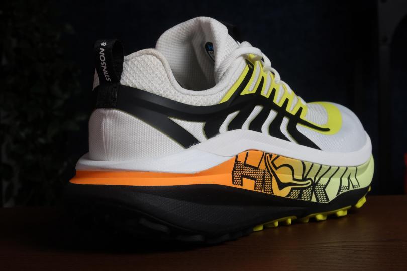 JDT, la Hoka Stinson 8de 3/4 arrière