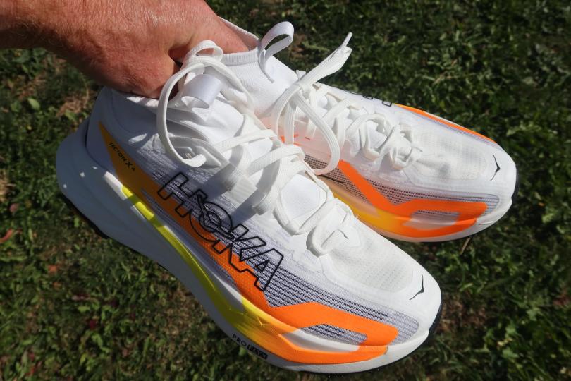 JDT, la Hoka Tecton X 4. Présentation de la paire