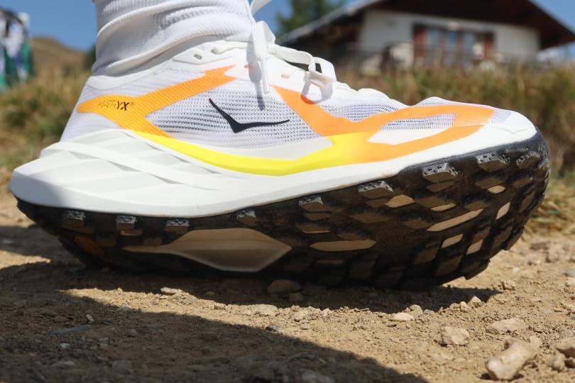 JDT, la Hoka Tecton X 4. Le test des Tecton X4, zoom crampons